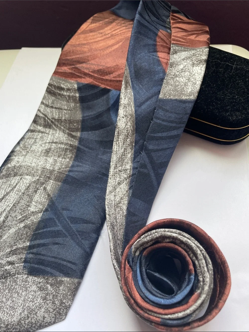 VTG COURREGES ITALIAN SILK JACQUARD TIE